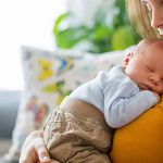 تأثير عملية تكبير الثدي على الرضاعة